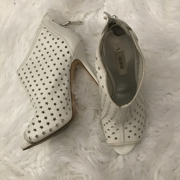 Guess perforated with stars ✨ open toe bootie 6 - Picture 4 of 5
